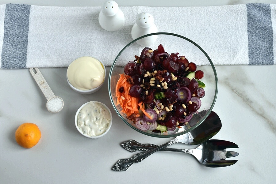 Простой в приготовлении и очень вкусный салат с виноградом и брокколи. Много витаминов и пользы для здоровья