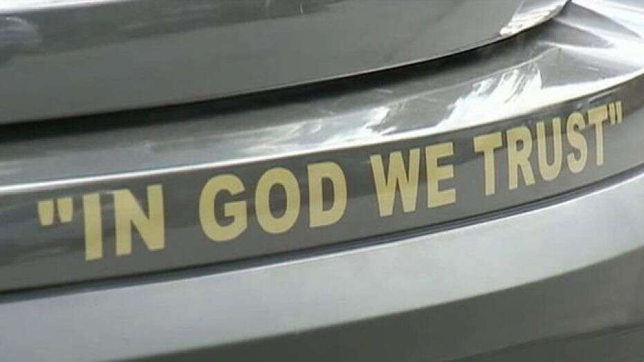 «Бог - это больше, чем наклейка на бампере»: в Калифорнии не все поддерживают инициативу наклеивать на полицейские машины наклейки «Мы верим в Бога»