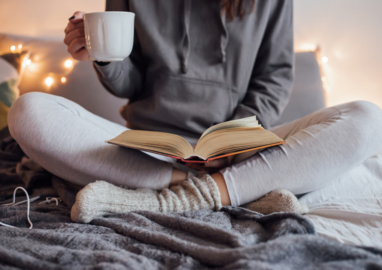 Оставляйте 30 минут перед сном на книгу: 7 привычек, которые помогут больше читать