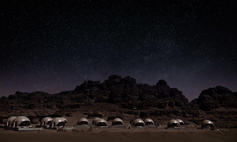 Необязательно лететь на Марс: отель Jordan's Desert Dome выглядит так, будто он не с нашей планеты