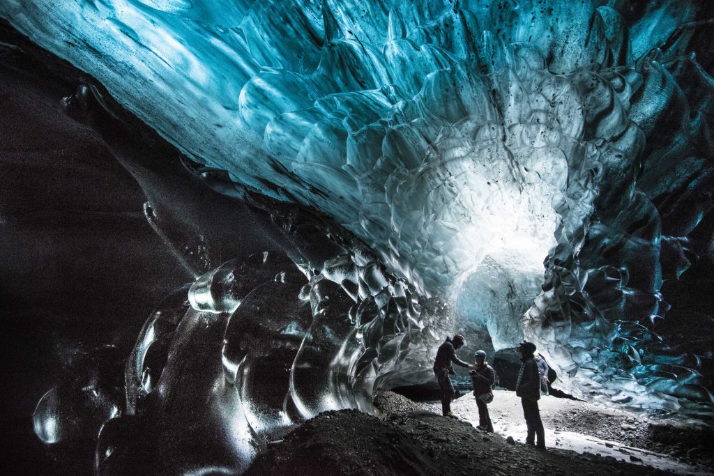 Невероятно красивые пещеры: фотограф сделал потрясающие снимки своего любимого ледника