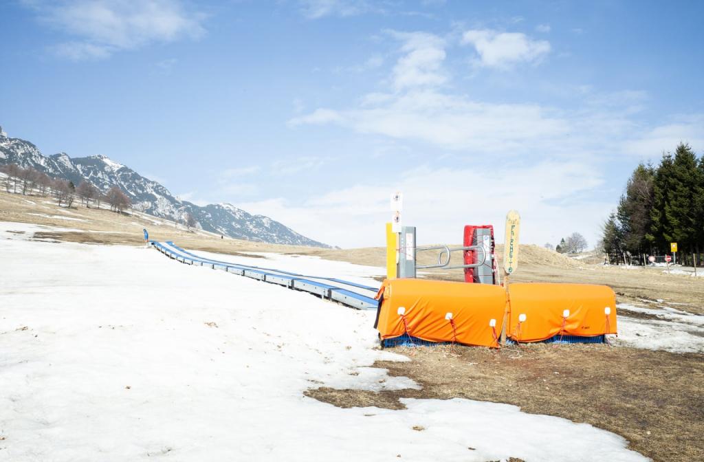 Снег тает даже в горах: как изменение климата разрушает туризм в Альпах