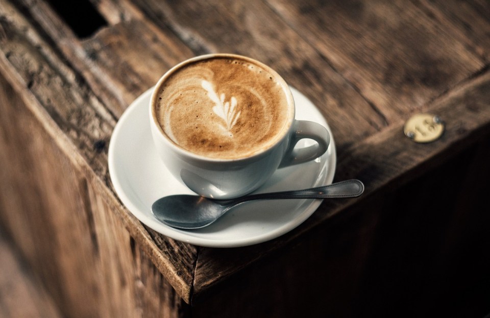 Согласно новому исследованию, 20-минутная прогулка быстрым шагом оказывает на мозг тот же эффект, что и чашка кофе