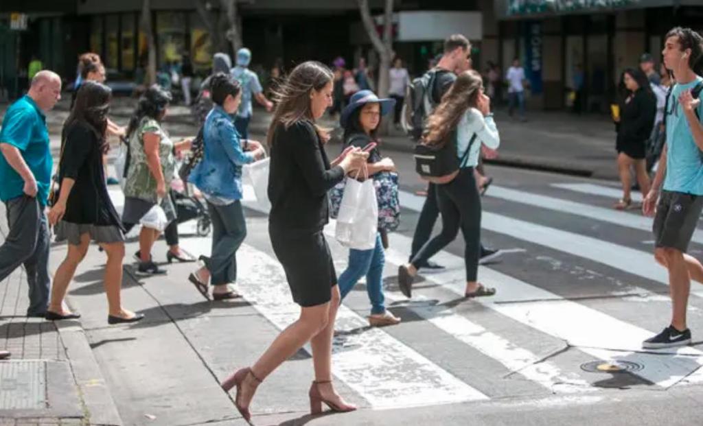 Наши мобильные опаснее, чем мы думали. Почему не стоит пользоваться смартфоном на улице: новое исследование