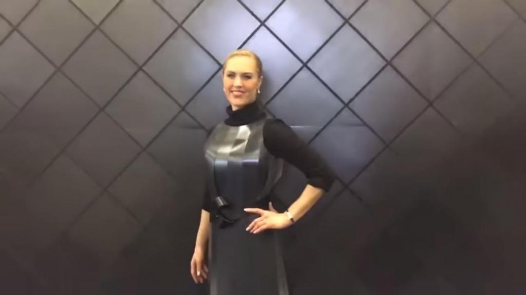 "Умное" платье, разработанное японскими инженерами: оно меняет свой цвет (видео)