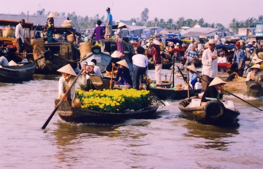 Меконг питал цивилизации на протяжении тысячелетий. Сегодня он почти пересох из-за строительства плотин, массового вылова рыбы и добычи песка