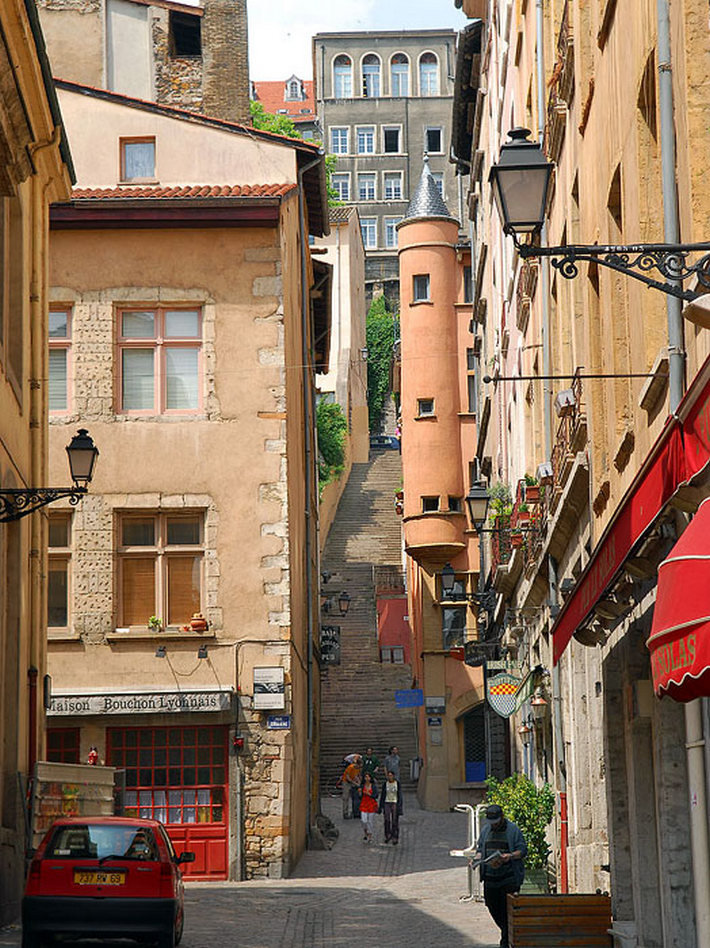 Сотни трабулей соединяют жилые кварталы с оживленными улицами старого Лиона. Из более чем 400 созданных 50 все еще открыты для туристов