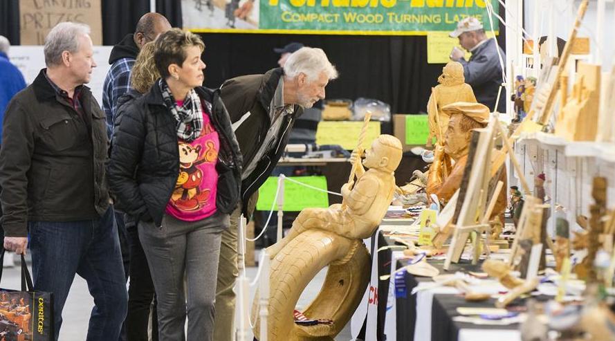 Такому на уроках труда не научат: в Торонто прошла выставка, посвященная мастерству деревообработки