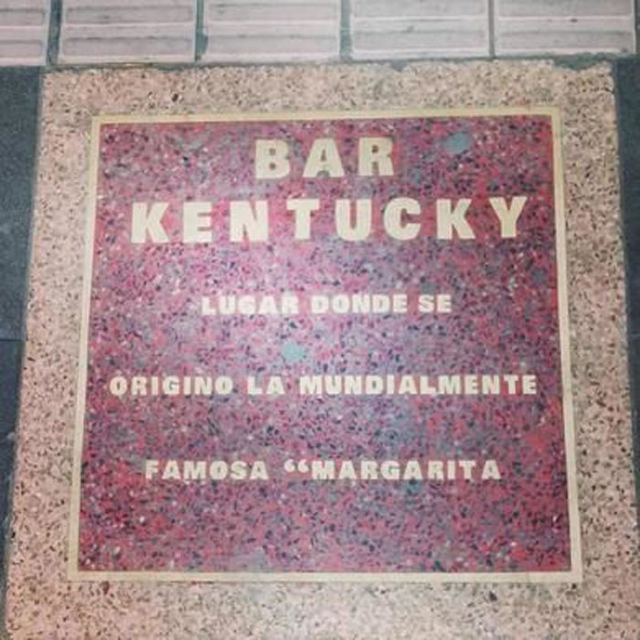 Бар Kentucky Club в Хуаресе, Мексика: там утверждают, что именно они изобрели коктейль «Маргарита»