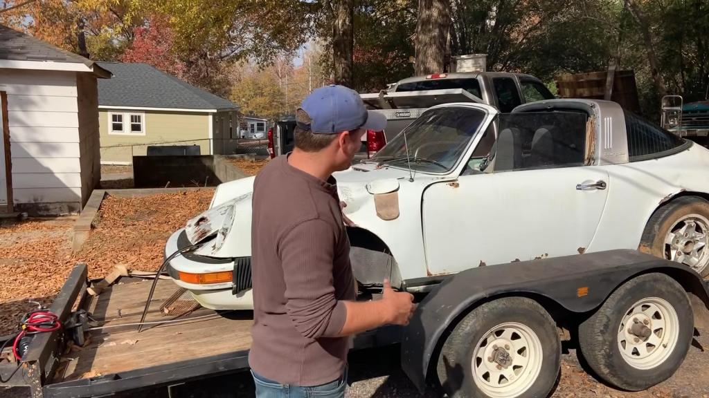 Парень спас Porsche 911 Targa от утилизации, заплатив за него 500 $. В нагрузку получил головную боль и кучу работы