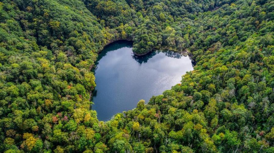 Природа тоже может быть романтичной: 10 красивых мест в форме сердца