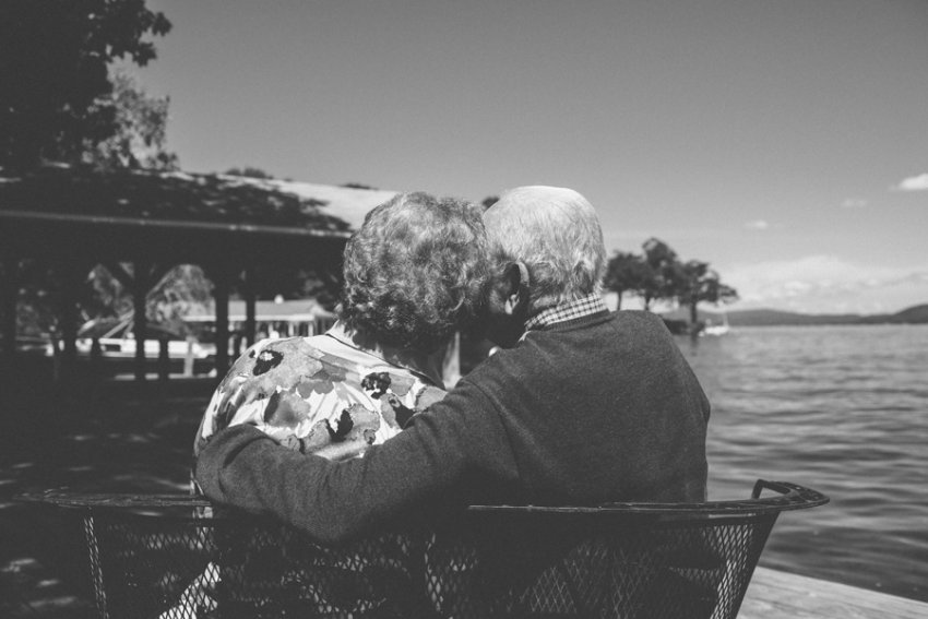 В горе и в радости: бабушка с дедушкой рассказали, как они смогли так долго прожить вместе
