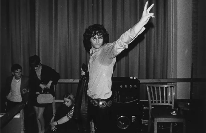 The Doors: девять редких фотографий Моррисона из первого европейского турне в 1968 году выставили на аукцион за 2 500 $