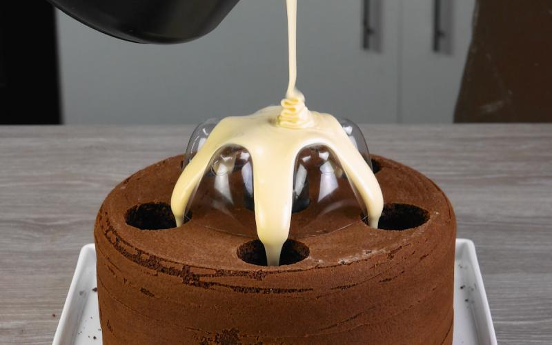 Необычный «вращающийся» шоколадный торт никого не оставит равнодушным, гости обязательно попросят рецепт