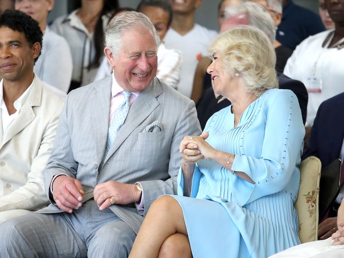 Самые романтичные вещи, которые когда-либо делали члены королевской семьи: на 60-летие Камиллы принц Чарльз дирижировал Лондонским филармоническим оркестром