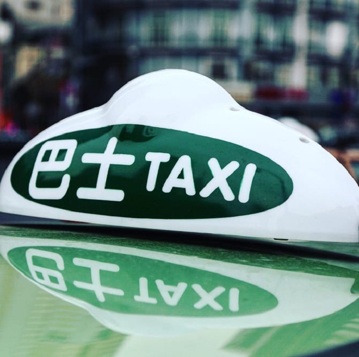 Китайское такси - это воплощение абсурда: это я поняла только когда оказалась вечером в Гуаньчжоу и проехалась до отеля (больше всего меня смутила езда за решеткой)