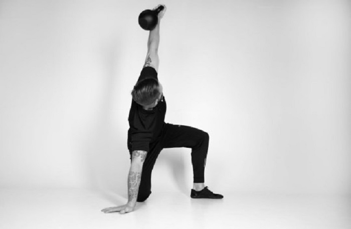 Выполнение только одного упражнения в течение десяти минут каждый день помогает создать сильное тело: турецкая тренировка