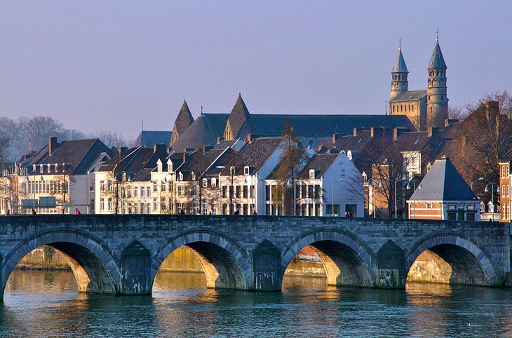 10 популярных достопримечательностей нидерландского города Маастрихт