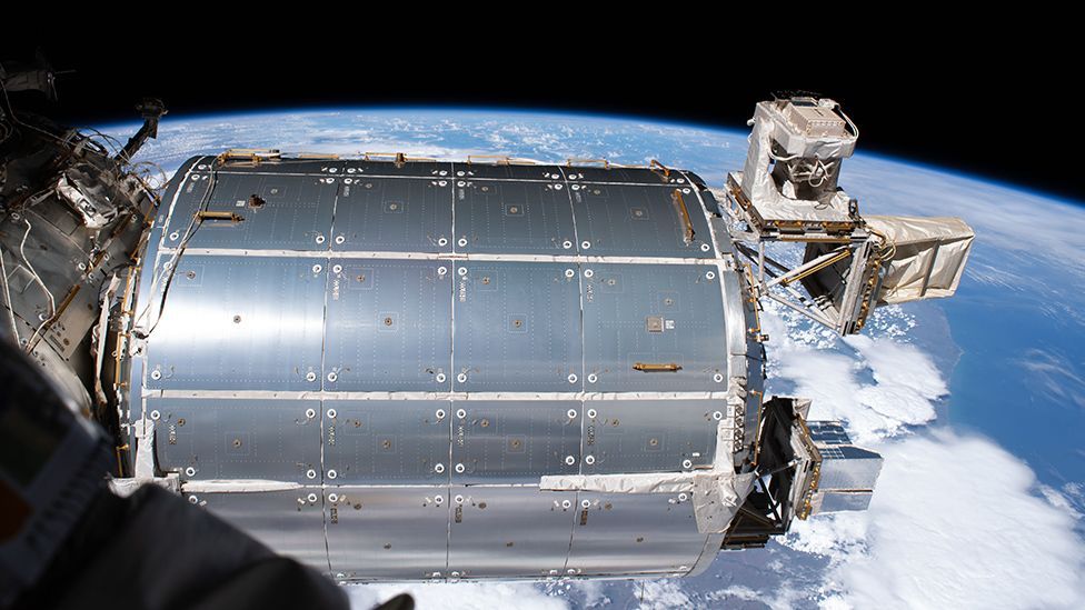 Британия решила помочь МКС после многих лет: ее радиоантенна запущена в космос для лучшей связи с Землей