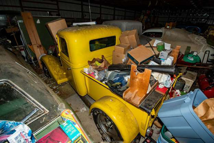 Скрытый в течение десятилетий: в Пенсильвании обнаружили старый амбар, заполненный раритетными автомобилями