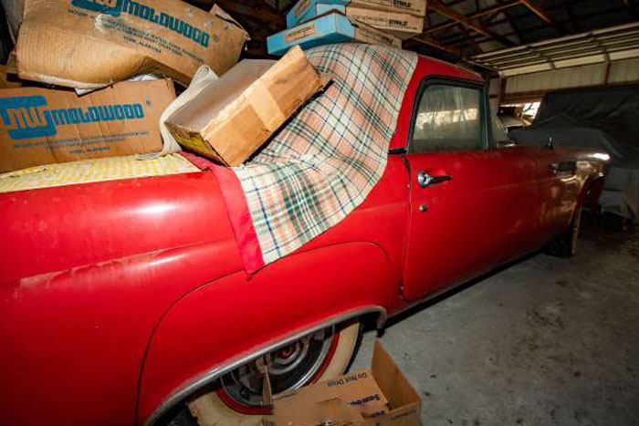 Скрытый в течение десятилетий: в Пенсильвании обнаружили старый амбар, заполненный раритетными автомобилями