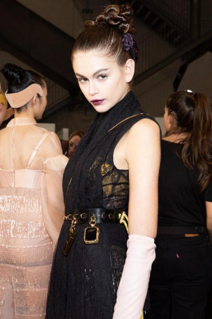 Итальянский дом моды Fendi выпустил новую коллекцию аксессуаров: ободки на голову