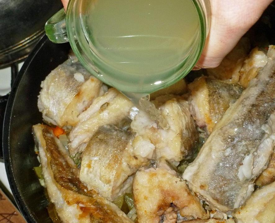 Жареная рыба в огуречном рассоле: нестандартно и вкусно