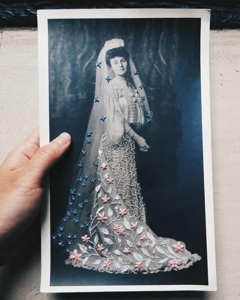 Фотошоп иглой и нитью: художник Хан Цао находит раритетные фотографии на блошиных рынках и украшает их цветной вышивкой (фото)