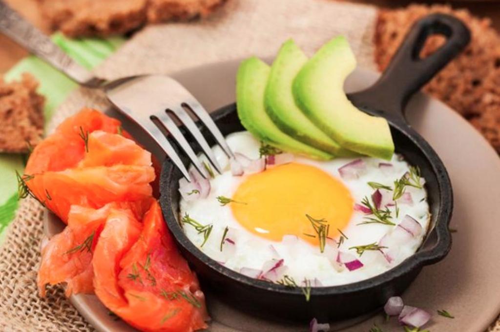 Добавить яйцо: советы для приготовления бутербродов на завтрак для похудения