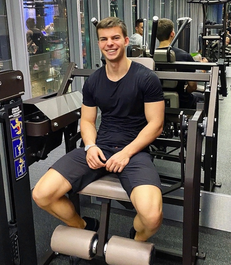 Младший сын Олега Газманова вырос мускулистым красавцем (новые фото Филиппа)