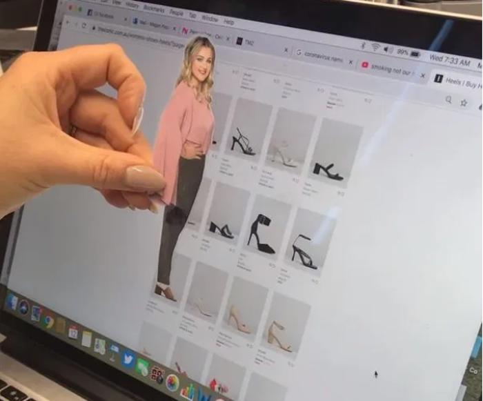 Меган Папас продемонстрировала революционный способ «безвозвратной» покупки обуви в Интернете