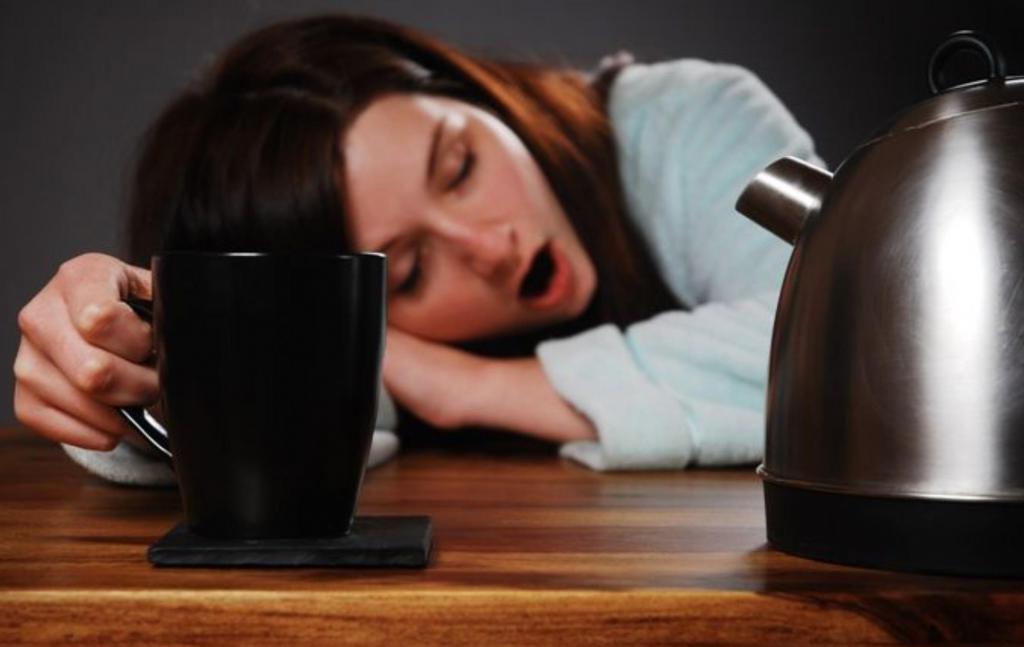 Какое самое позднее время, когда можно выпить кофе и при этом уснуть: неоднозначные ответы экспертов