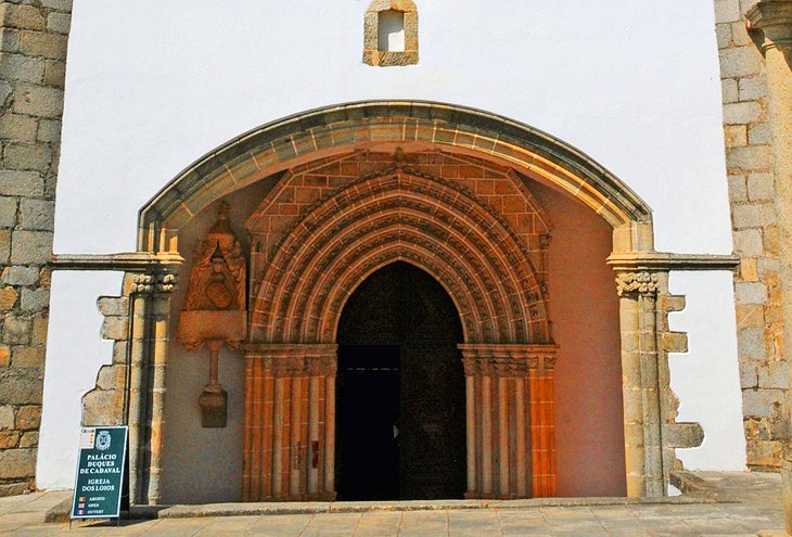 Лучшие достопримечательности и места для отдыха в городе Эвора: главному городскому собору более 800 лет