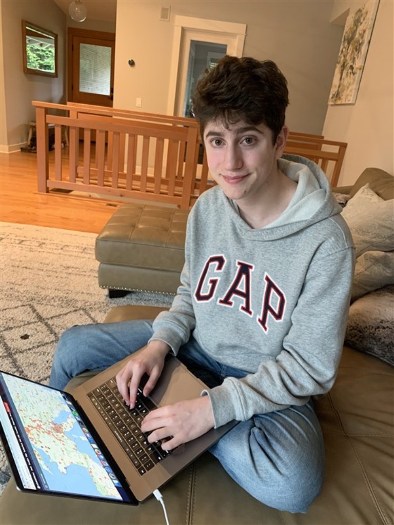 17-летний программист смог разместить все данные о коронавирусе на одном сайте: теперь его ресурсом пользуются миллионы людей