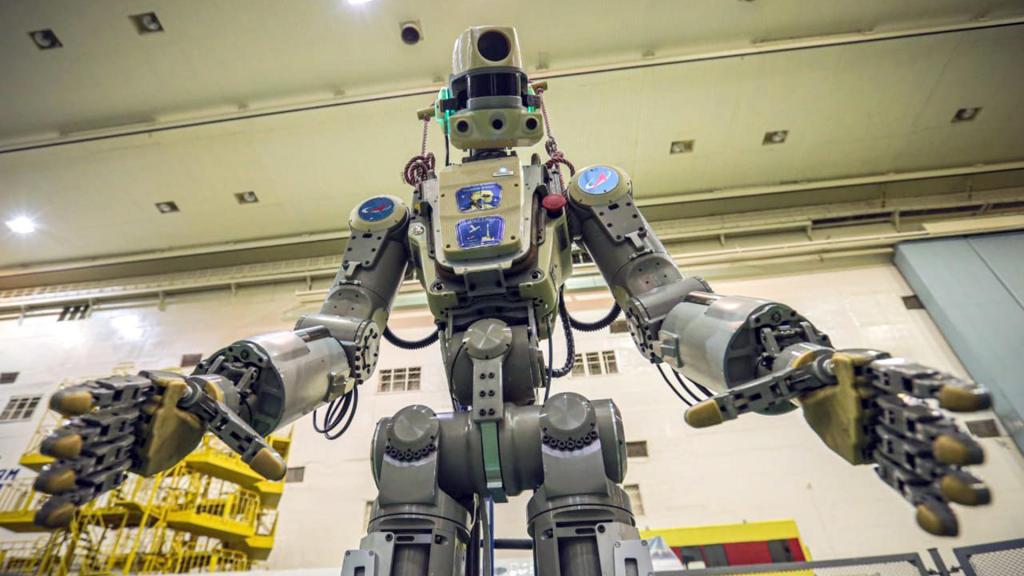 Робот использовал встроенный искусственный интеллект и научился самостоятельно ходить