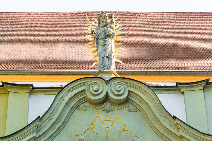 Популярные достопримечательности и развлечения в немецком городе Регенсбурге: почему местный собор прославился на весь мир