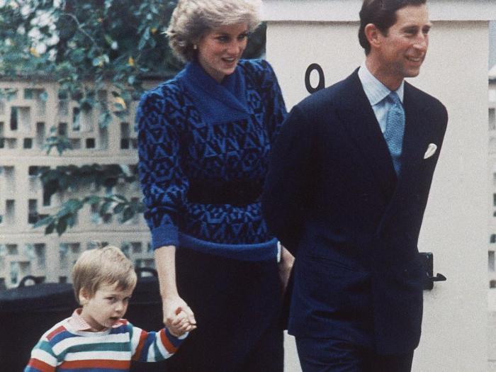 Принц Чарльз и Диана с детьми
