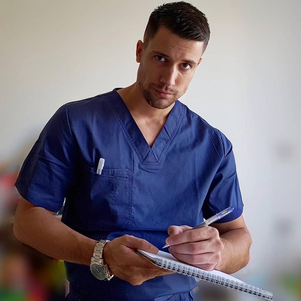 К пластическому хирургу из Сербии очередь на 2 года вперед: но дело не только в его профессионализме