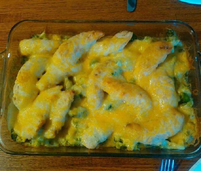 Остатки курицы и сыра всегда нахожу куда деть (делаю из этого пикантную запеканку с брокколи): простой рецепт