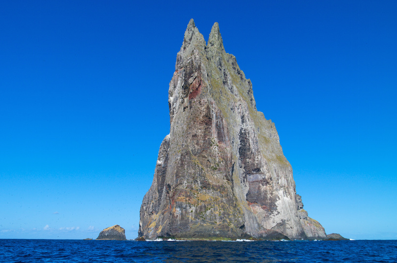 Маманука - острова, где снимался Том Хэнкс, а остров Болс-Пирамид имеет высоту в полкилометра: 10 известных необитаемых островов по всему миру