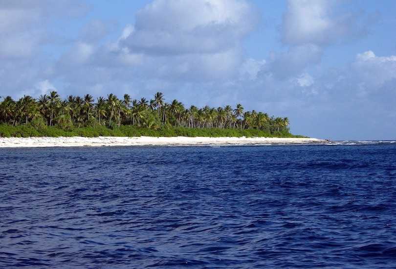 Маманука - острова, где снимался Том Хэнкс, а остров Болс-Пирамид имеет высоту в полкилометра: 10 известных необитаемых островов по всему миру