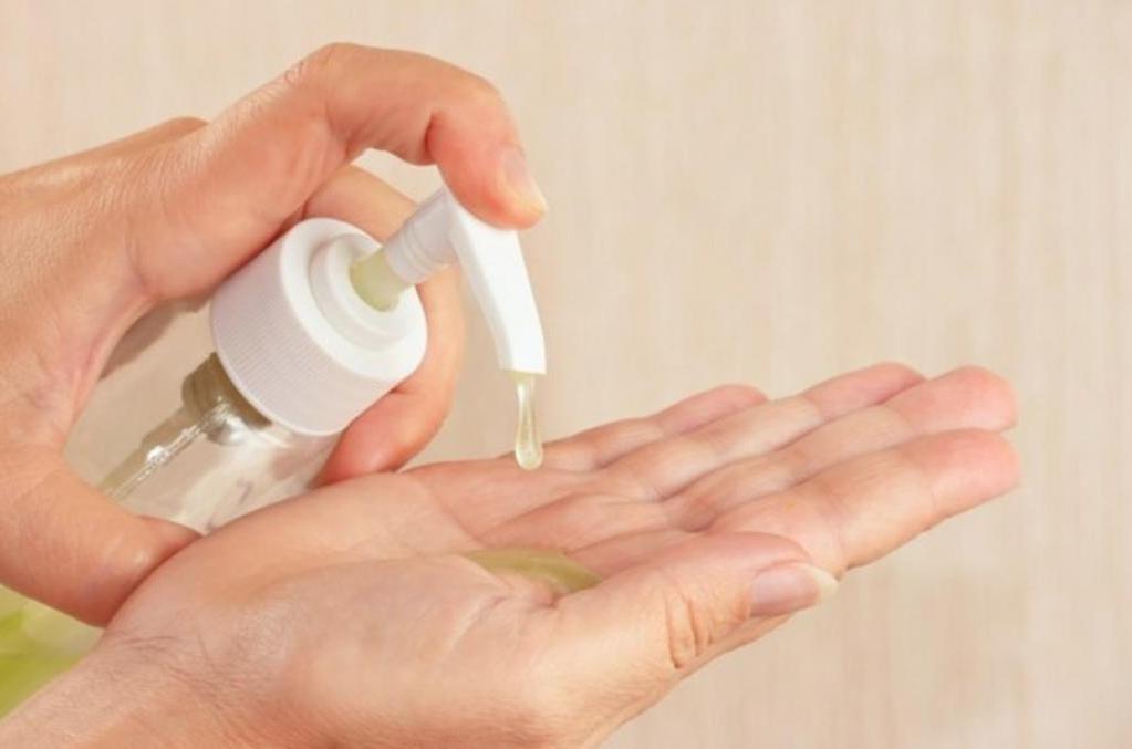 Температура воды имеет значение: 7 советов, как сохранить здоровье рук при частом мытье