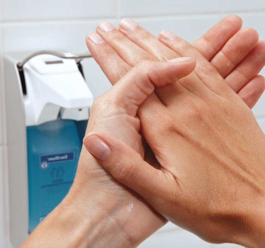 Температура воды имеет значение: 7 советов, как сохранить здоровье рук при частом мытье
