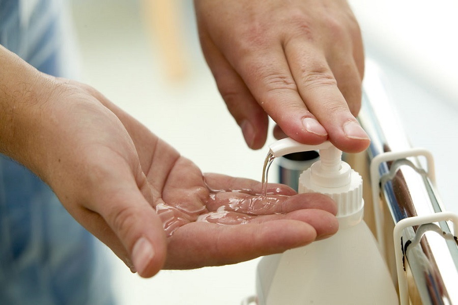 Эксперты: почему мыло предпочтительнее хлорки в борьбе с коронавирусом