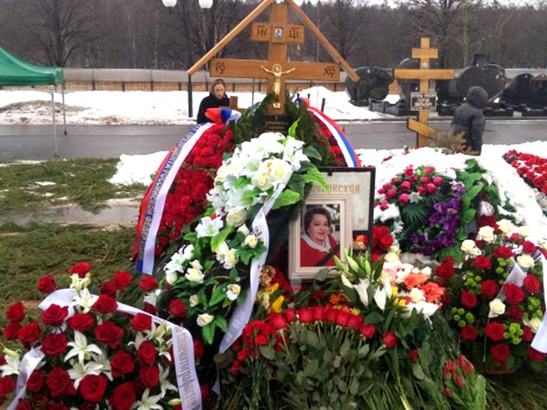 Любимой Натальи Крачковской не стало 5 лет назад. Где похоронена актриса, как выглядит ее могила (фото)