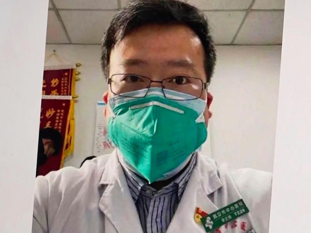 Врачу, забившему тревогу по коронавирусу в Китае, присвоили статус "мученика"