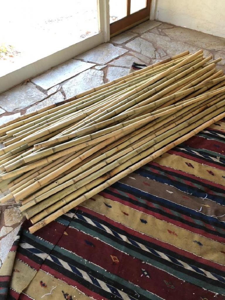 Оригинальная идея для разделения дачных участков: делаем забор из бамбука