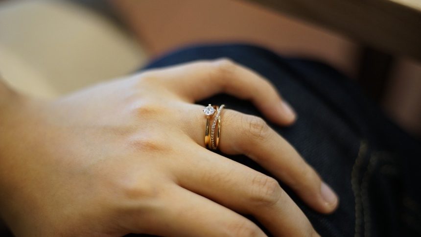 Недавно заметила, что моя знакомая носит кольцо, хотя уже давно разведена: меня заинтересовало, почему