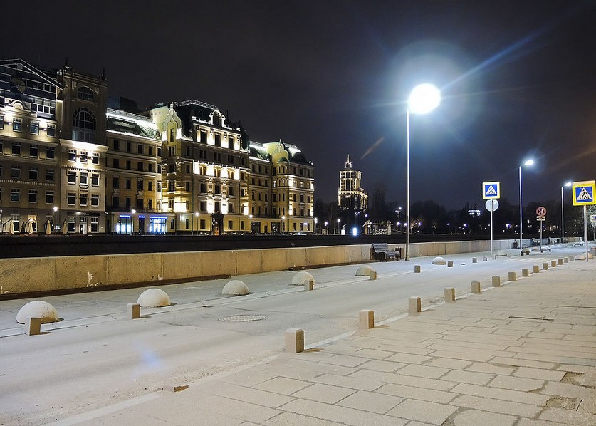 Бурная жизнь на улицах Москвы замерла: как выглядит столица на карантине (10 фото)