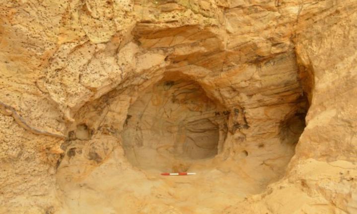 Оползень у железной дороги открыл средневековую пещеру со святыней